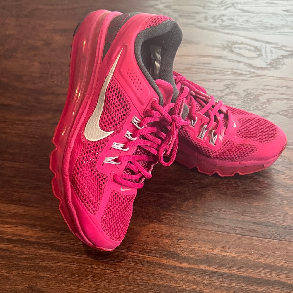 Nike Women's Vibrant Pink Athletic Shoes